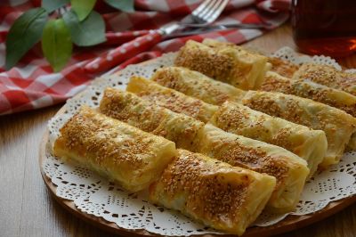 Milföy Hamurlu Börek Tarifleri: Milföyle Hazırlayabileceğiniz 15 Pratik ve Farklı Börek Tarifi 15