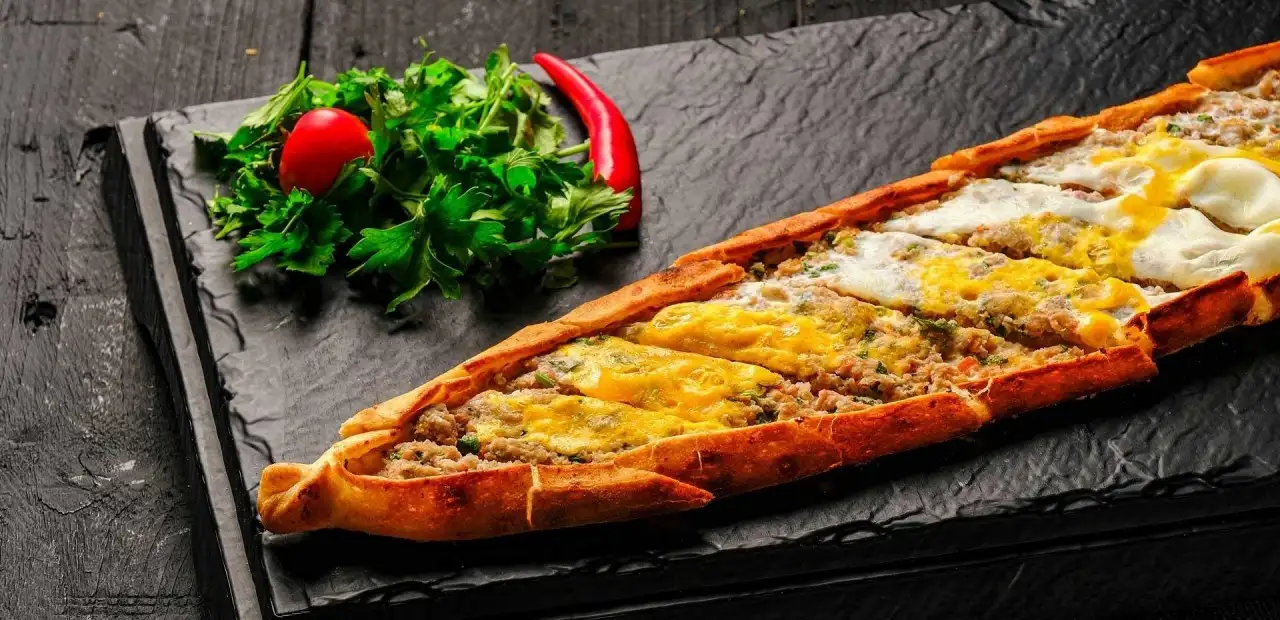 Kıymalı Yumurtalı Pide Tarifi