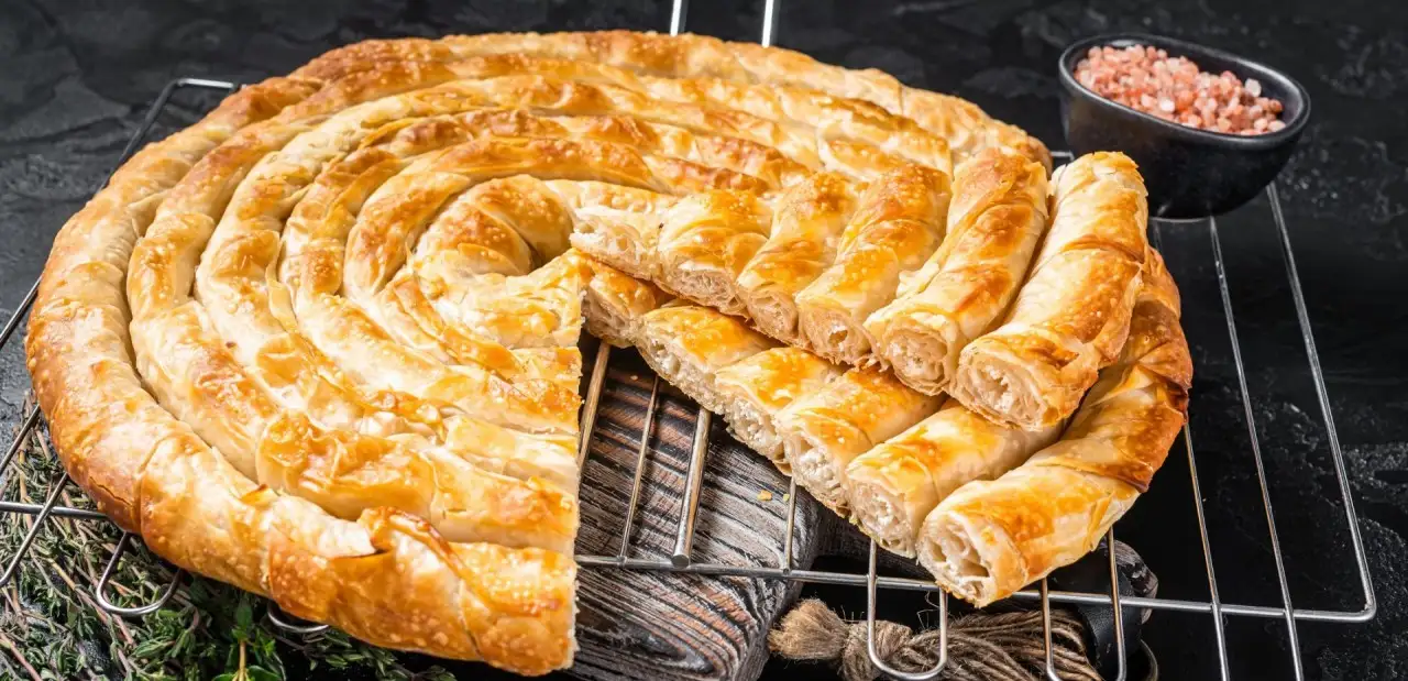 Tavuklu Kaşarlı Börek Tarifi